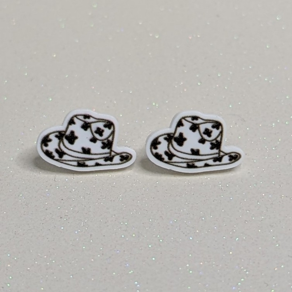 Cowboy hat cow print white and black acrylic stud earrings - Picture 2 of 7